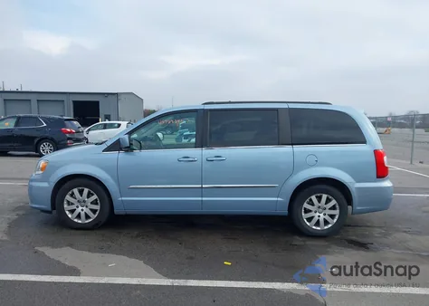 2013 Chrysler Town & Country Touring z USA, uszkodzony, nr VIN 2C4RC1BG0DR565617